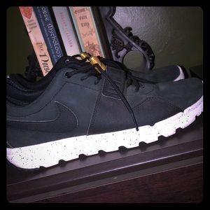 Black nike sb shoes